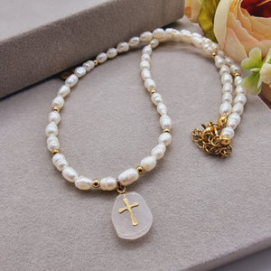 Collar de Perlas con Dije Cruz