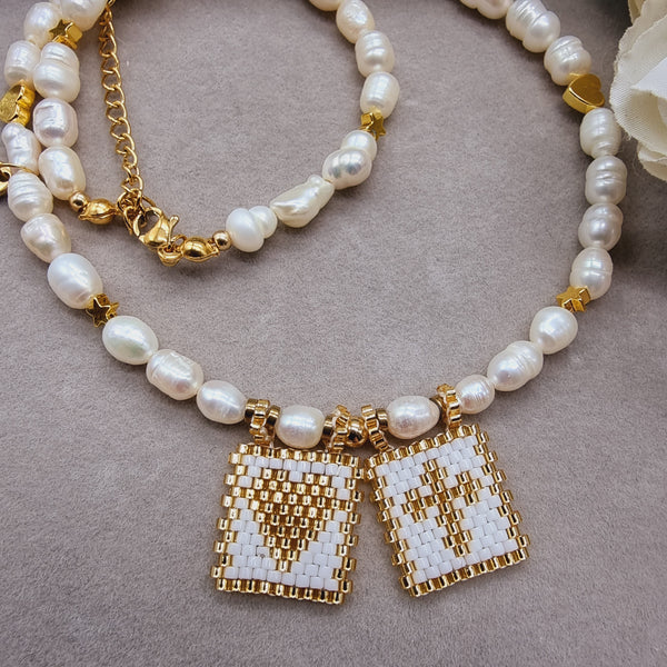 Escapulario Perlas con Escapulario Dorado y Blanco