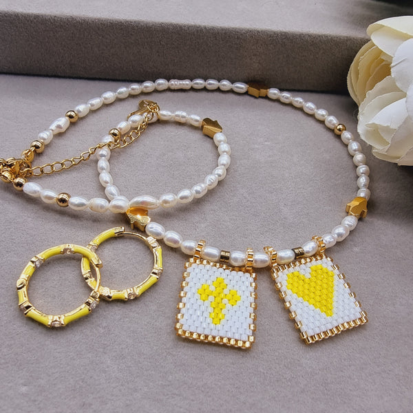 Escapulario Perlas Blanco y Amarillo