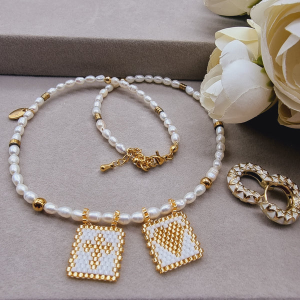 Escapulario Perlas Blanco y Dorado