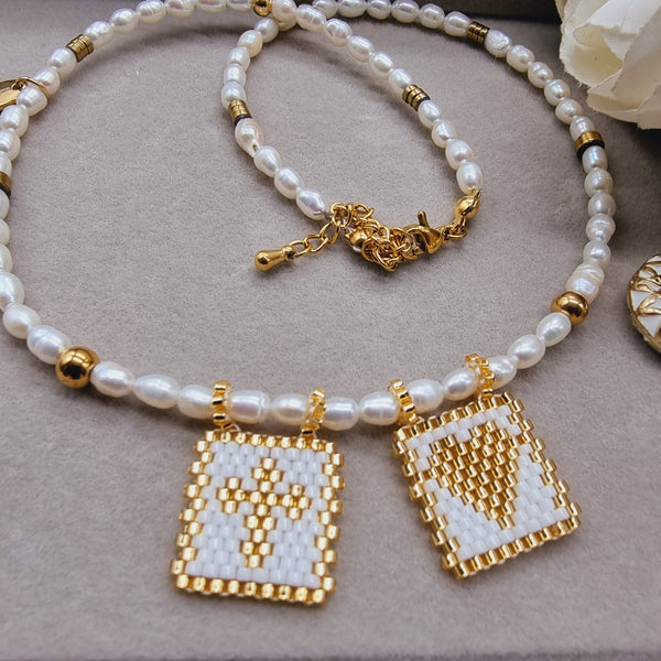 Escapulario Perlas Blanco y Dorado