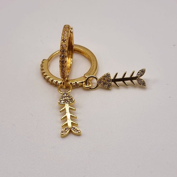 Argollas / Aros con Brillantes y Dije de Pescadito