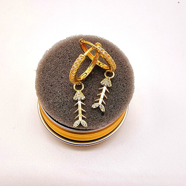Argollas / Aros con Brillantes y Dije de Pescadito